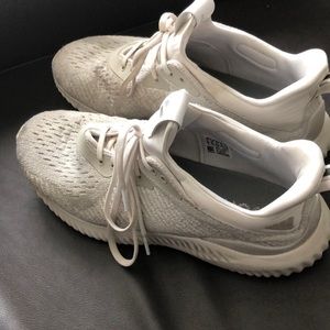 Women’s Adidas White AlphaBounce Size 10